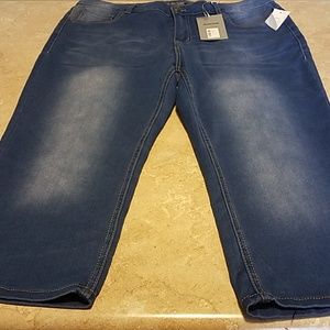 Brand new Avenue capris